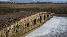 Sular Azaldı, Tarihi Köprü Yeniden Görünür Hale Geldi