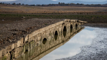 Sular Azaldı, Tarihi K&ouml;pr&uuml; Yeniden G&ouml;r&uuml;n&uuml;r Hale Geldi