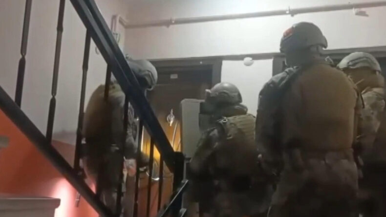 Sultanbeyli'de &Ccedil;ete Operasyonu: 13 Kişi Tutuklandı