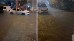 Sultangazi'de Yağış Sonrası Araçlar Yolda Mahsur Kaldı