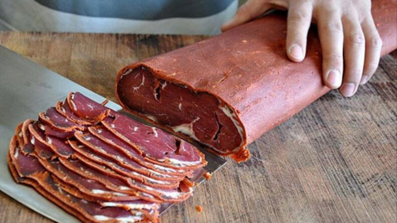 Ş&uuml;pheli Pastırma T&uuml;ketimi: Beş Kişi Hastaneye Başvurdu