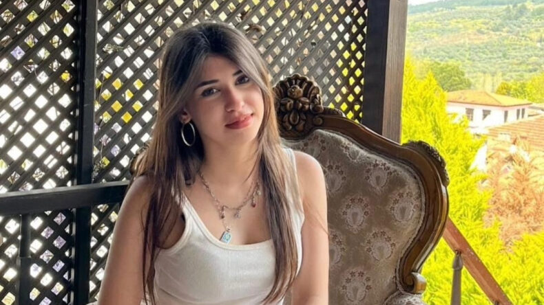 Takla Atan Ara&ccedil;tan Fırlayan Gen&ccedil; Kız Hayatını Kaybetti