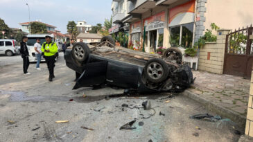 Taklalar atan otomobilden mucize kurtuluş