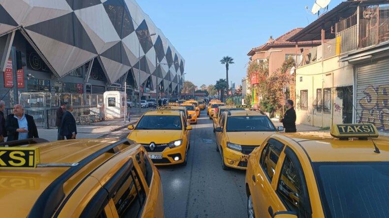 Taksiciler Kontak Kapattı: Korsan Taşımacılık Ekmeğimizi Tehdit Ediyor