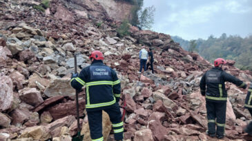 Taş Ocağında G&ouml;&ccedil;&uuml;k: İki Kişi Enkaz Altında Kaldı