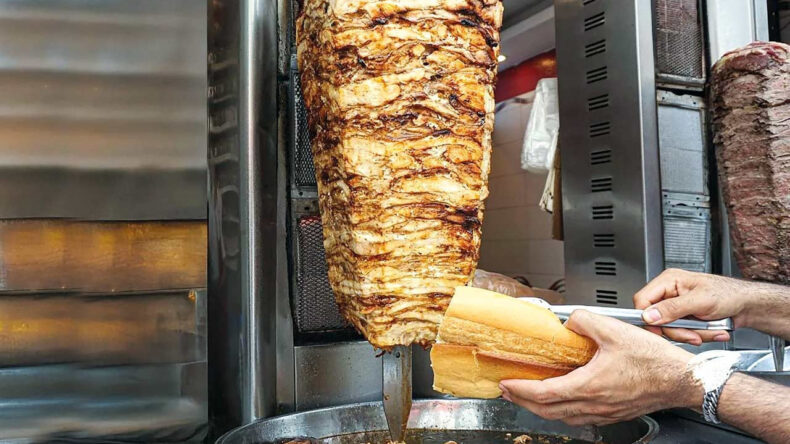 Tavuk D&ouml;ner Yedikten Sonra Beş Lise &Ouml;ğrencisi Hastaneye Kaldırıldı