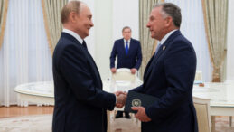 Telefon G&ouml;r&uuml;şmesi Sızdı, İstifa Talepleri Artıyor