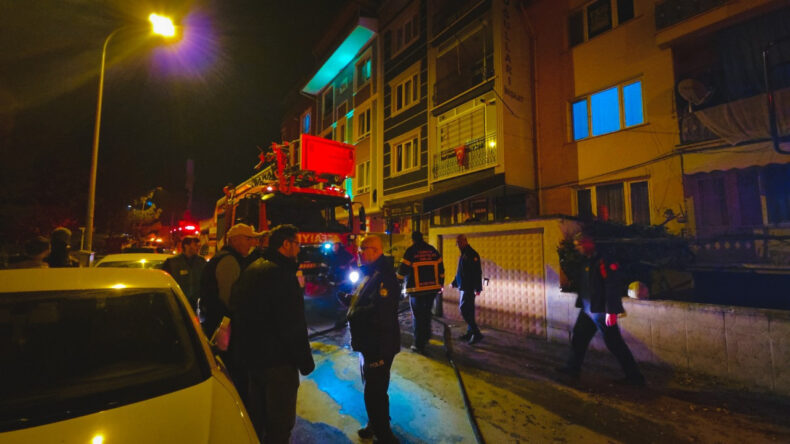 Terastaki Yangın Paniğe Yol A&ccedil;tı