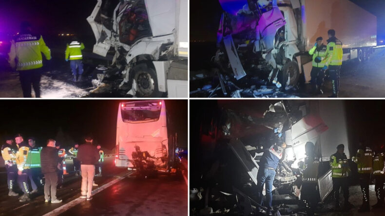 TIR, Tur Otob&uuml;s&uuml;ne &Ccedil;arptı: 1'i Ağır 15 Kişi Yaralandı