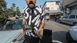 Trafikte Keserle Saldırı: 'Kafanı G&ouml;z&uuml;n&uuml; Kıracağım'