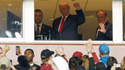 Trump Maç İzlemeye Gitti, Yuhalandı