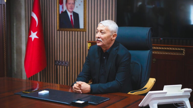 Tutuklu Belediye Başkanının Yerine Vekil Se&ccedil;ilmişti: AKP Onu da İhra&ccedil; Ediyor