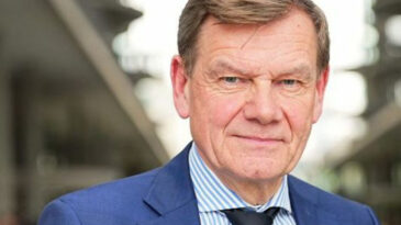 U&ccedil;ağı arızalanan Alman bakan zirveye tarifeli u&ccedil;akla gidecek