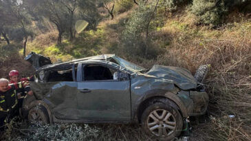 U&ccedil;uruma D&uuml;şen Otomobilin S&uuml;r&uuml;c&uuml;s&uuml; Yaralandı