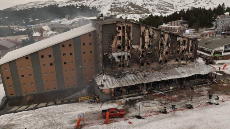 Uludağ'daki Otel Yangınında İki Tahliye