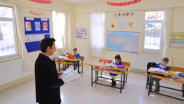 &Uuml;&ccedil; &Ouml;ğrenci, Bir &Ouml;ğretmen ve Bir K&ouml;y&uuml;n Umudu: Bayburt&rsquo;ta Sessiz Kahramanlık