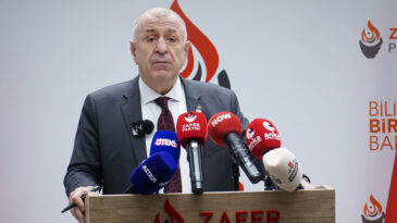 &Uuml;mit &Ouml;zdağ'dan 'Dostum Trump' &ccedil;ıkışı: Biz s&ouml;yleyince ırk&ccedil;ı oluyoruz