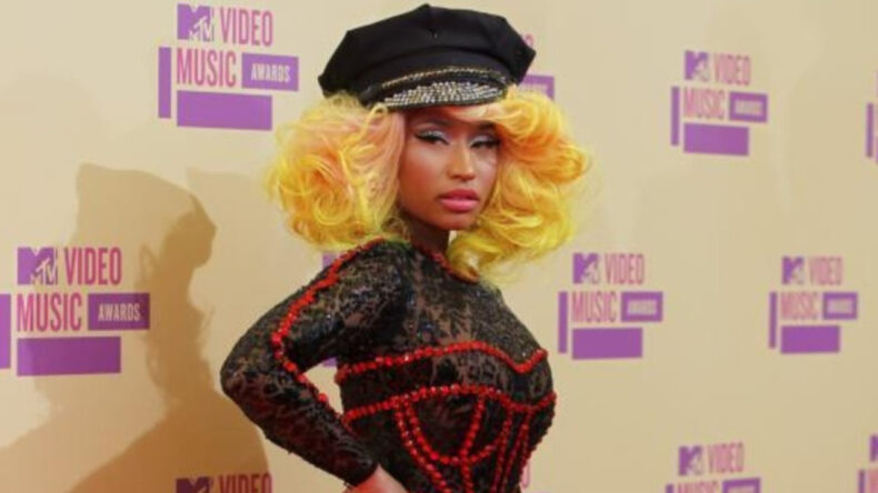 Ünlü Şarkıcıdan Trump’ın Askeri Müdahale Tehdidine Destek