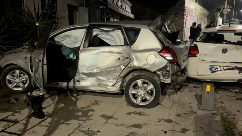 Üsküdar’da Kontrolden Çıkan Araç Kazası 2 Yaralıyla Sonuçlandı