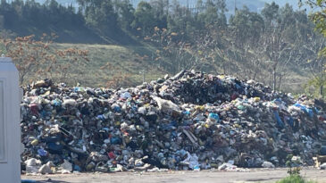 Uzundere'de &Ccedil;&ouml;p Toplama Sahası Krizi: Saygısızlık