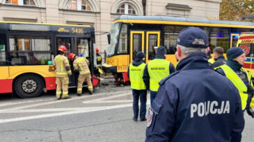 Varşova'da İki Tramvay ve Otob&uuml;s &Ccedil;arpıştı: 24 Yaralı