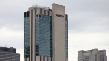 Verizon, 15 Bin &Ccedil;alışanı İşten &Ccedil;ıkarma S&uuml;recine Girdi