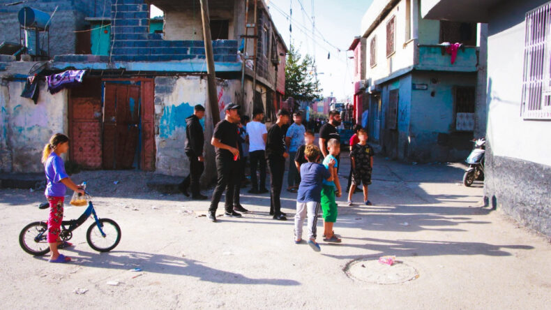 Yapay Zekanın Değerlendirmesi: Mahalle İkiye B&ouml;l&uuml;nd&uuml;