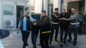 Yaşlı &Ccedil;ifte Dolandırıcılık Yapan Sahte Polisler Tutuklandı