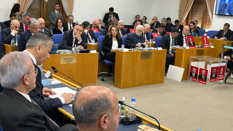 Yerlikaya'ya Fotoğraf ve Kayyum Tepkisi