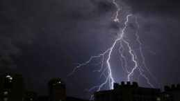 Yıldırım D&uuml;şmesi Sonrası 6 Mahallede Su Kesintisi Yaşandı