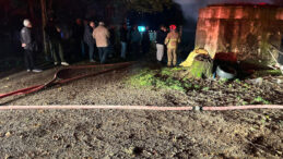 Yıldırım Garaja Düşerek İki Araç Kül Etti