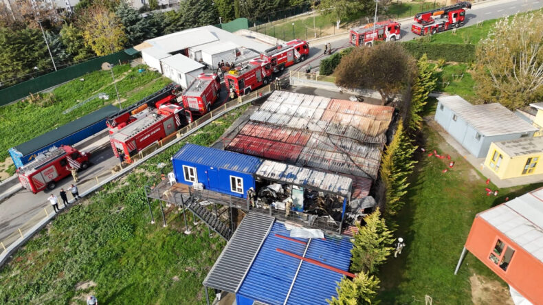 Yıldız Teknik &Uuml;niversitesi'nde Yangın: &Ouml;ğrenci Kul&uuml;pleri Yok Oldu