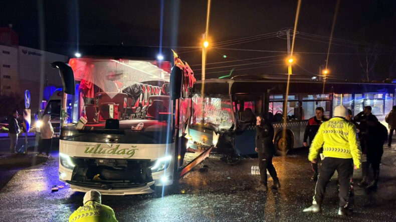 Yolcu ve Halk Otobüsü Çarpıştı: 9 Yaralı