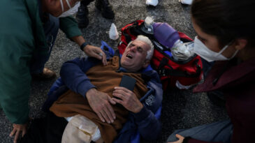 Yunanistan'da &Ccedil;ift&ccedil;ilere Sert M&uuml;dahale