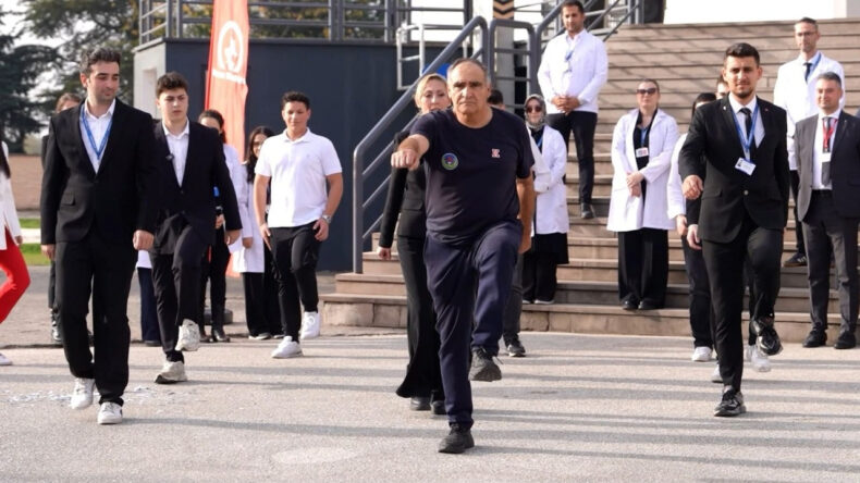 Y&uuml;r&uuml;y&uuml;ş&uuml;yle fenomen olmuştu: S&uuml;rprizi g&ouml;r&uuml;nce g&ouml;zyaşlarını zor tuttu