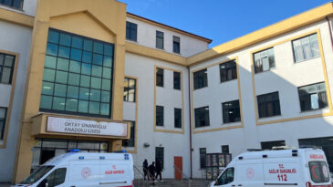 Zehirlenme Olayı: Beş &Ouml;ğrenci Hastaneye Kaldırıldı