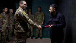 Zelenskiy'den Cephe Hattına Ziyaret