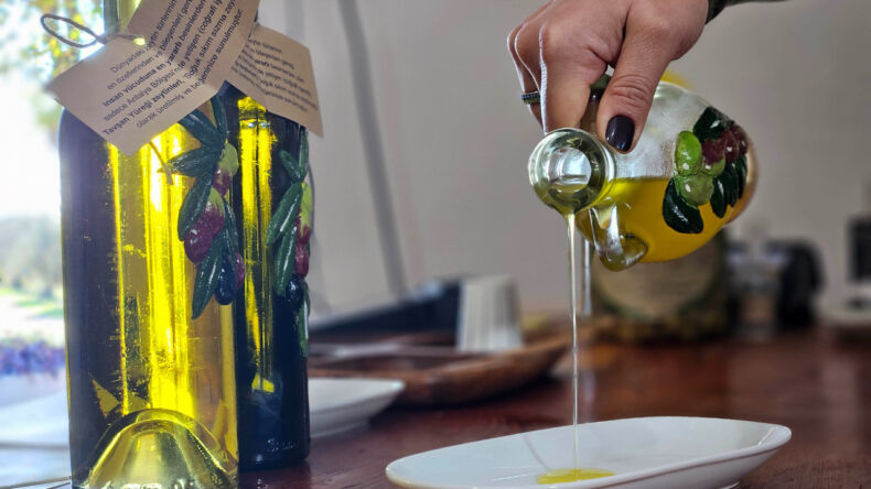 'D&uuml;nyanın en sağlıklı zeytinyağı' iddiasıyla &ouml;n plana &ccedil;ıkıyor: Litresi 1500 TL