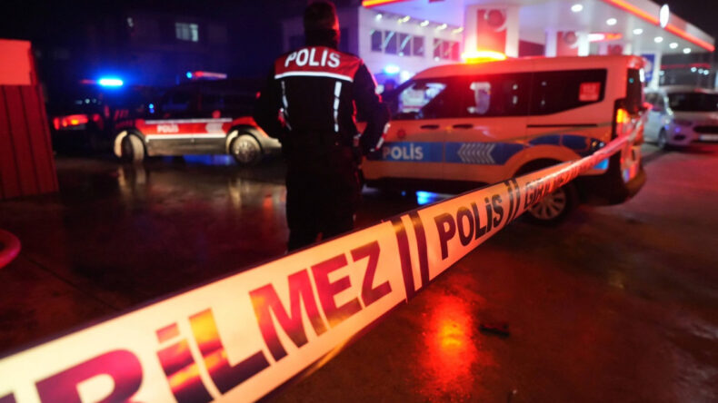 'Kız meselesi' nedeniyle &ccedil;ıkan kavgada 3 kişi yaralandı