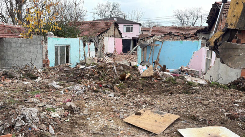 'Kore Mahallesi'nde yıkılan bina sayısı 110'a ulaştı