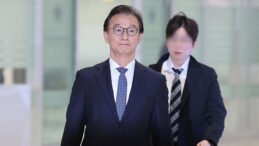 'Tarikat R&uuml;şvet Skandalı' Nedeniyle Bakan İstifa Etti