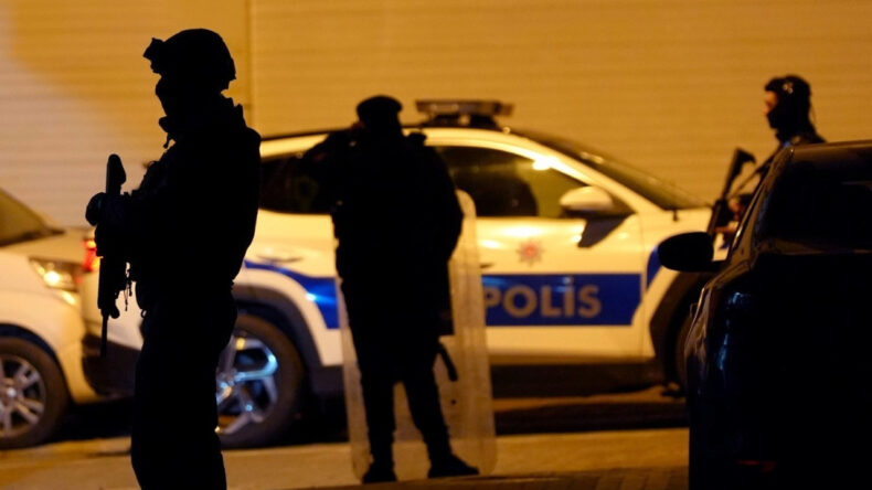 14 Yıldır Aranan H&uuml;k&uuml;ml&uuml; Sahte Kimlikle Yakalandı