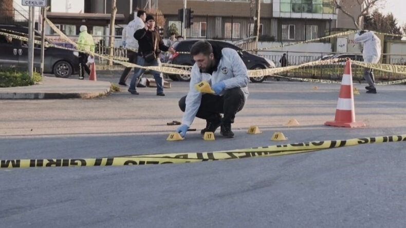 16 Yaşındaki Kıza Silahlı Saldırı! Yolda Y&uuml;r&uuml;yen Kişi Vuruldu