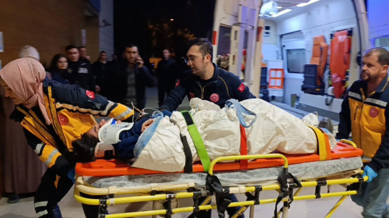 21 Yaşındaki Yeter, &Ccedil;alıştığı Marketin Y&uuml;k Asans&ouml;r&uuml;nde Sıkıştı