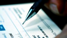 225 Milyar TL'lik &Ccedil;ekler Karşılıksız &Ccedil;ıktı