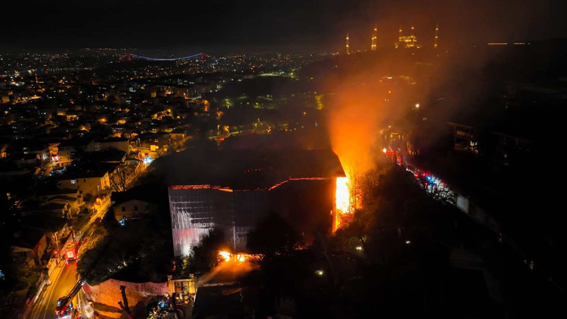 Üsküdar Ahşap Köşk Yangını Görüntüsü