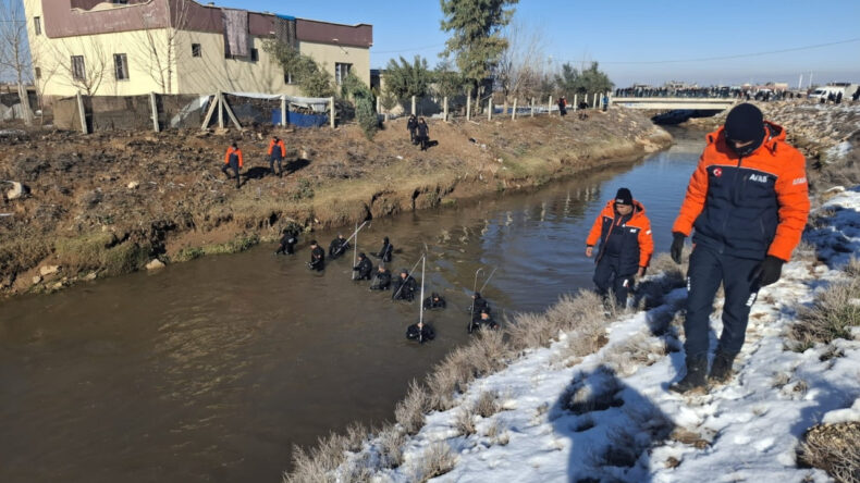 3 &Ccedil;ocuğun &Ouml;ld&uuml;ğ&uuml; Kazada S&uuml;r&uuml;c&uuml;y&uuml; Arama &Ccedil;alışmaları 3. G&uuml;nde