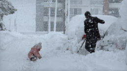 3 G&uuml;nd&uuml;r Kesintisiz Yağış! Kar Kalınlığı 60 Santimetreye Ulaştı