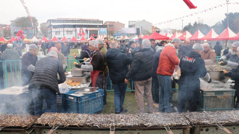 3 Ton &Uuml;cretsiz Dağıtıldı, Uzun Kuyruklar Oluştu