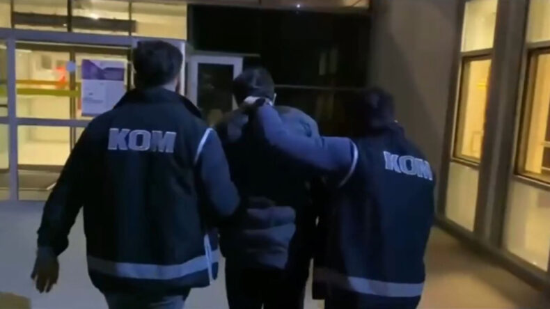 40 Yıl Hapis Cezasıyla Aranan Kişi, Elbise Dolabında Yakalandı